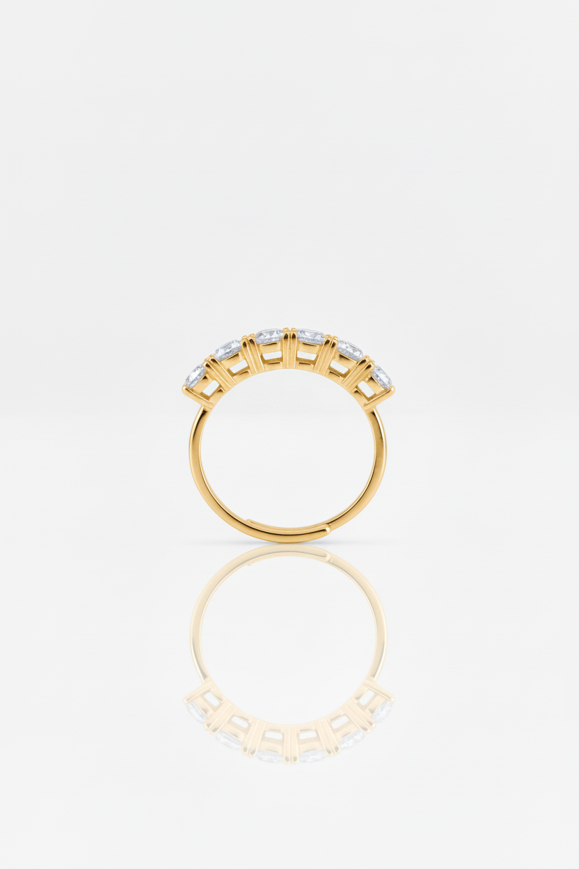 Anello regolabile oro sfondo bianco