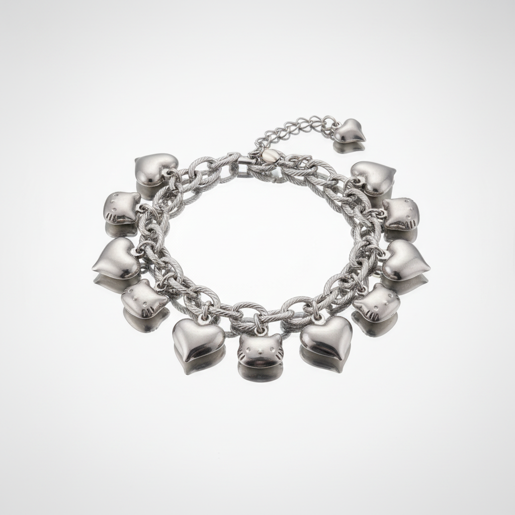 Bracciale flat lay sfondo bianco specchiato