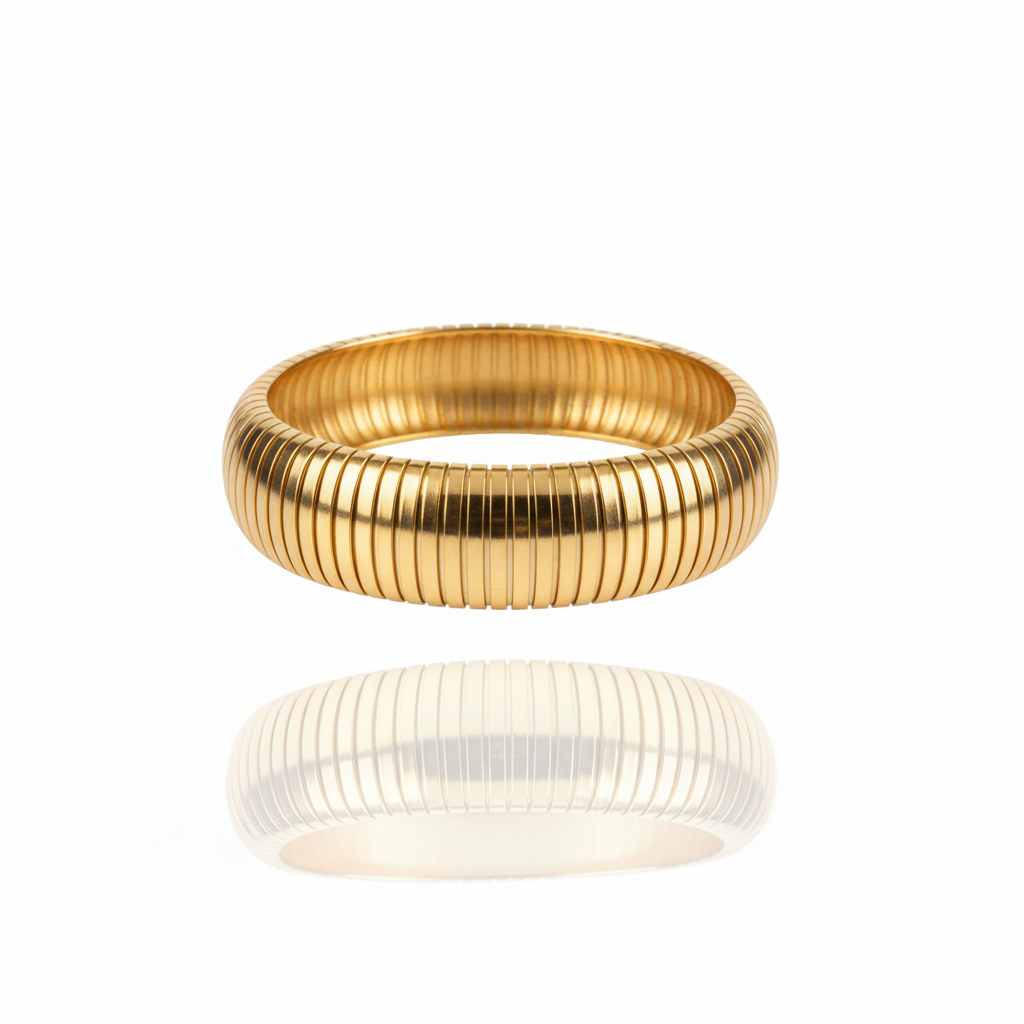 Bracciale gold completo zigrinato su sfondo bianco