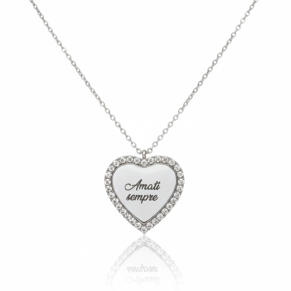 Collana cuore sfondo bianco specchiato