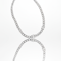 Collana curb chain zirconi - posizione originale su sfondo bianco specchiato