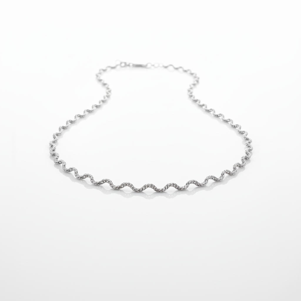 Collana wave silver sfondo bianco specchiato