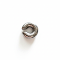 Ear weight flat lay sfondo bianco
