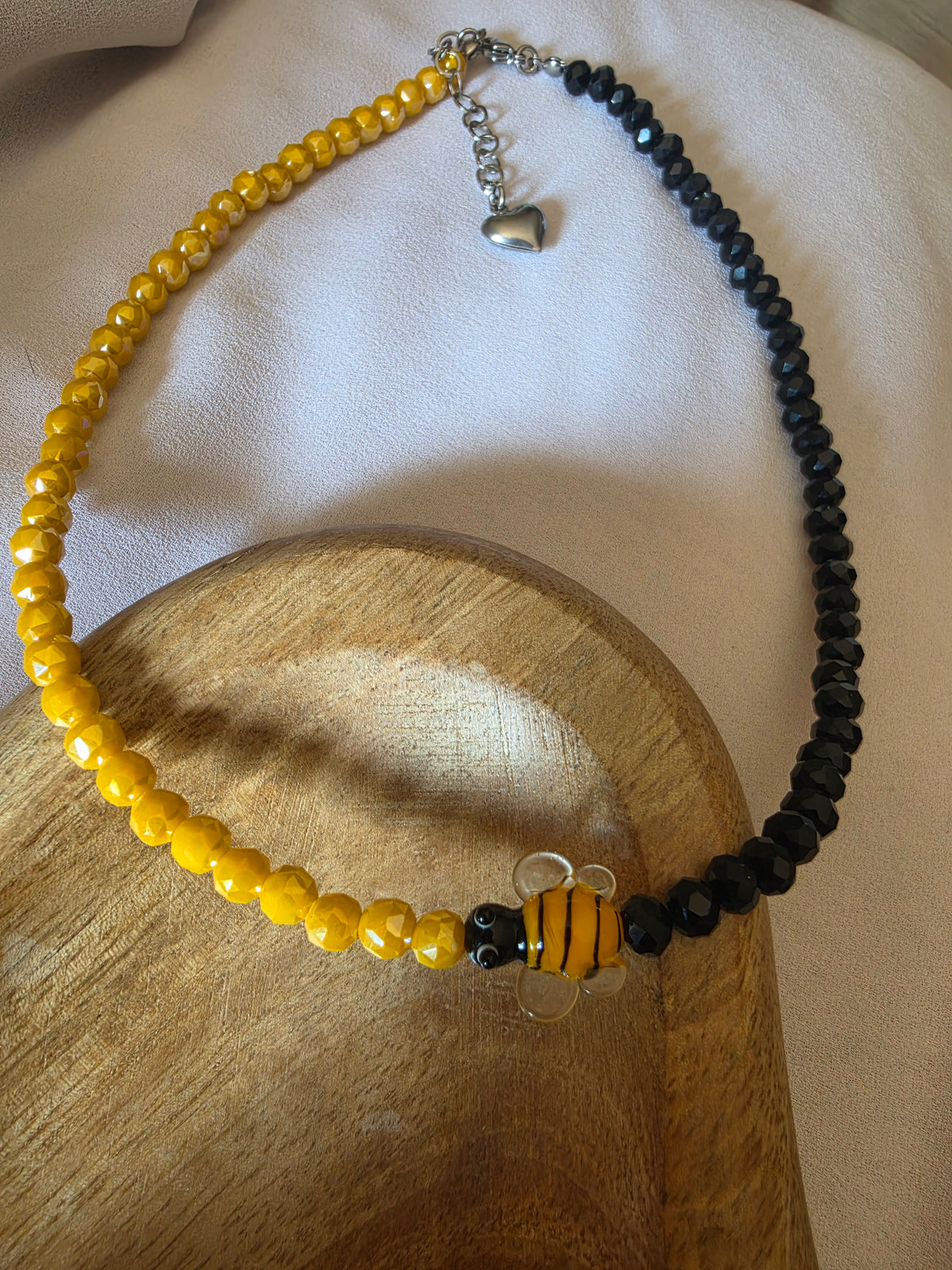 Collana "Apina"